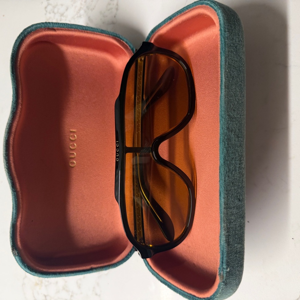 Gucci Unisex Aviator Sunglasses with Black Frame and Brown Lenses - Picture 2 of 5